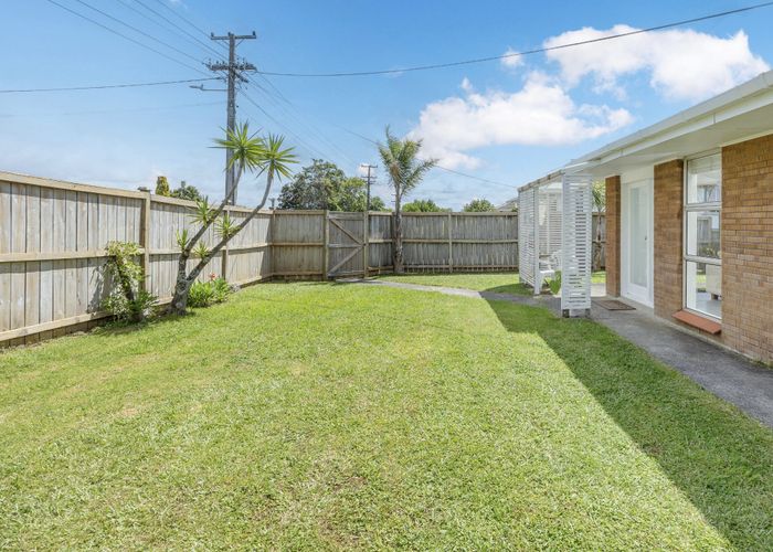  at 1/120 Woodglen Road, Glen Eden, Auckland