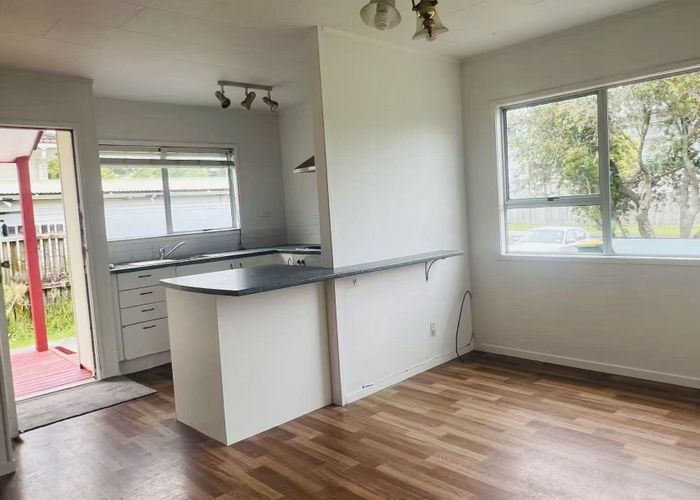  at 37 Meadowood Drive, Unsworth Heights, North Shore City, Auckland