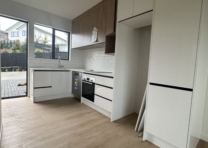  at 1/130 Te Oneroa Way, Long Bay, North Shore City, Auckland