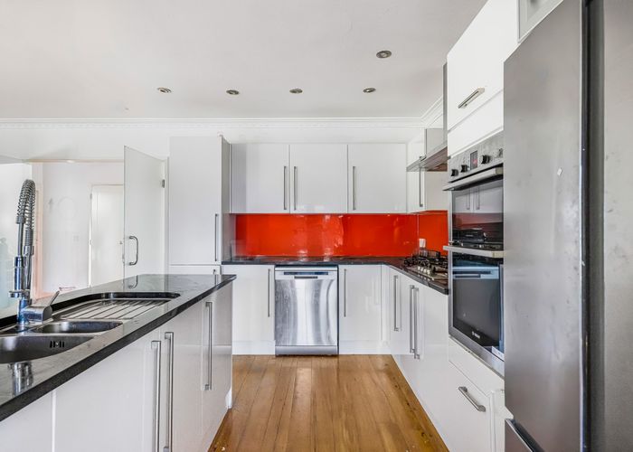  at 2 King Richard Place, Browns Bay, North Shore City, Auckland