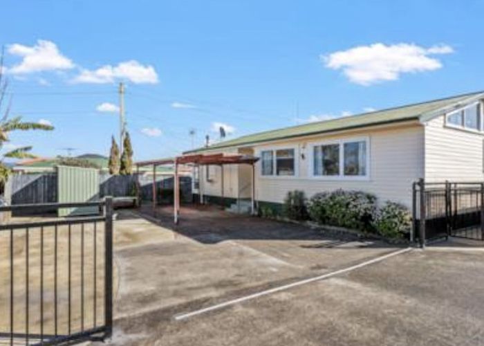  at 121 Canal Road, Avondale, Auckland