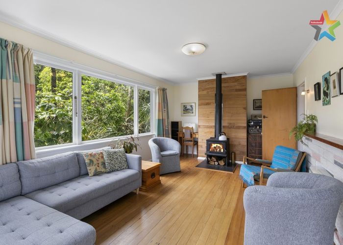  at 8 Akatea Road, Korokoro, Lower Hutt