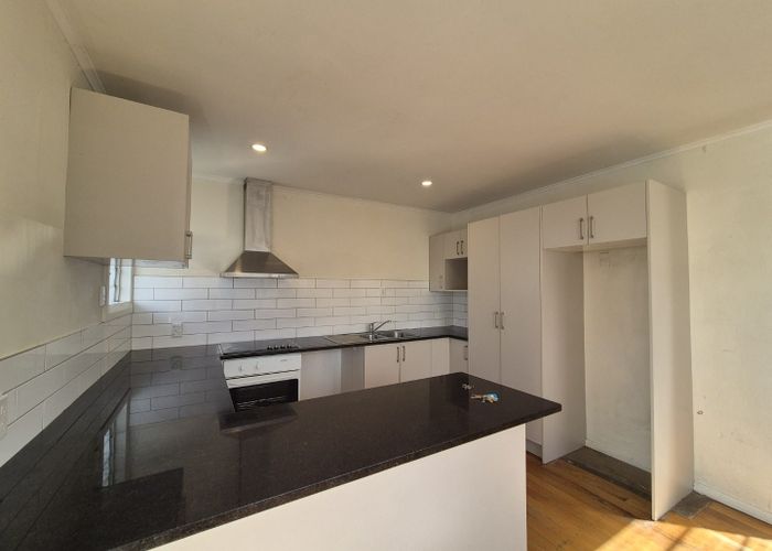  at 194 Pilkington Road, Point England, Auckland City, Auckland