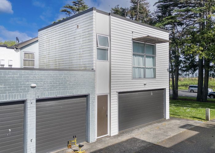  at 2 Willow Camp Road, Takanini, Papakura, Auckland