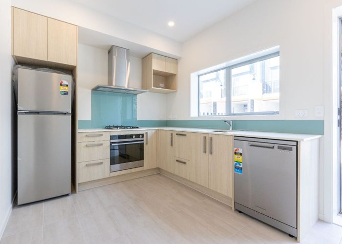  at 5 Wharetana Crescent, New Lynn, Waitakere City, Auckland
