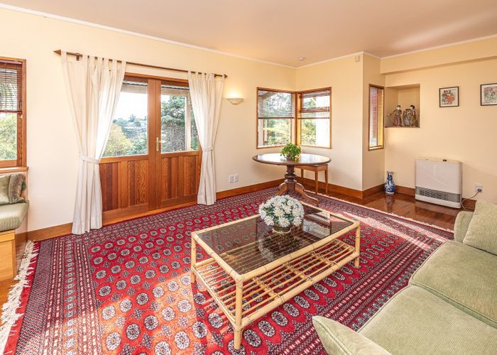  at 52 Shakespeare Road, Bastia Hill, Whanganui