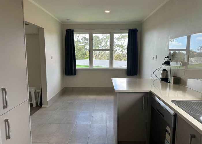 at 4/331 Royal Road, Massey, Auckland