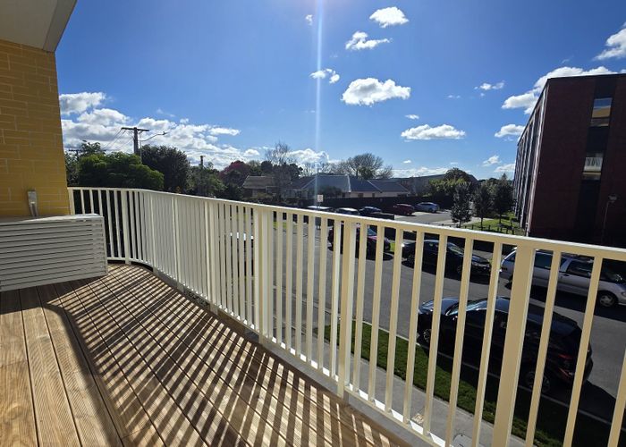  at 102/2b Oakley Avenue, Waterview, Auckland City, Auckland