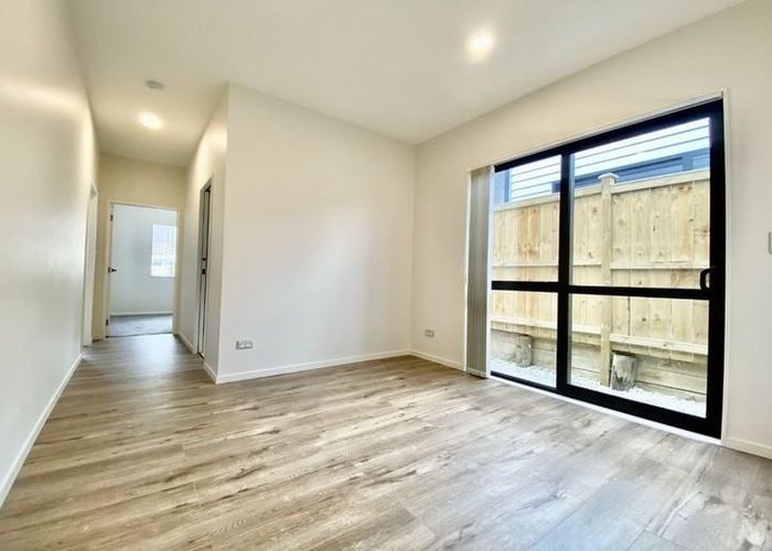  at 8 Haku Road, Flat Bush, Manukau City, Auckland