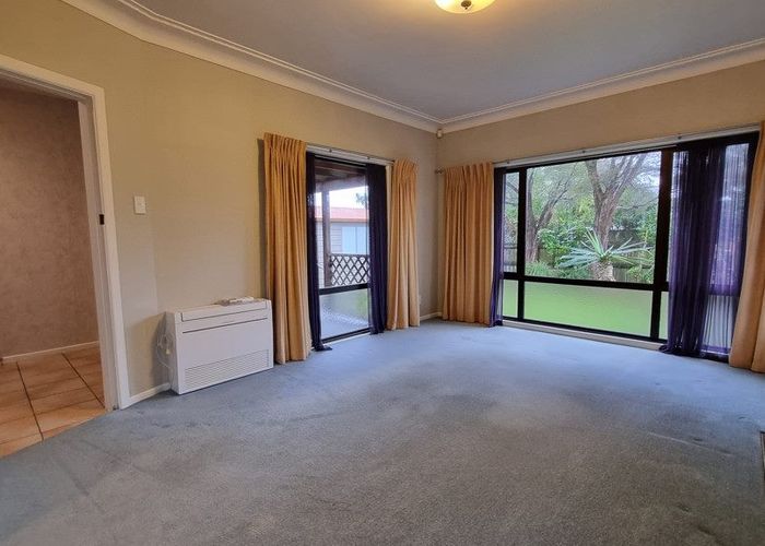  at 135 Haverstock Road, Sandringham, Auckland