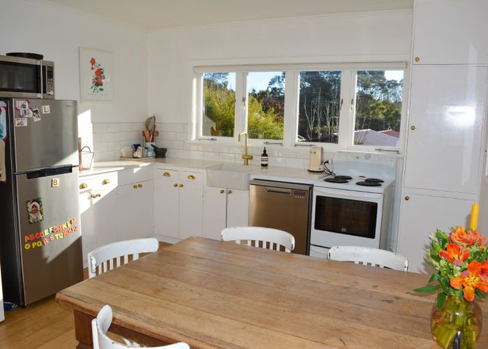  at 11 Kamara Rd, Glen Eden, Waitakere City, Auckland