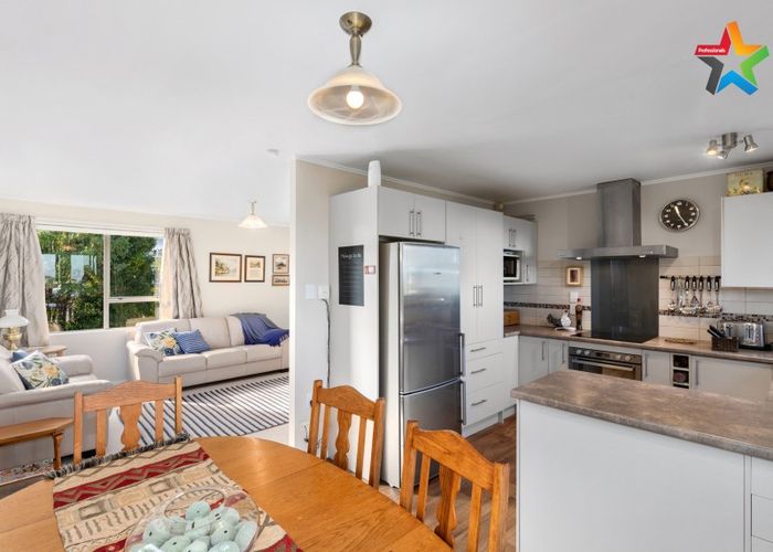  at 3 Waipounamu Drive, Kelson, Lower Hutt