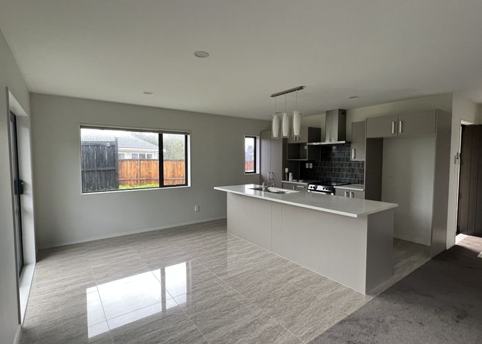  at 8A Blythe Pl, Glendene, Waitakere City, Auckland