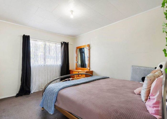  at 8 Zurich Place, Weymouth, Auckland