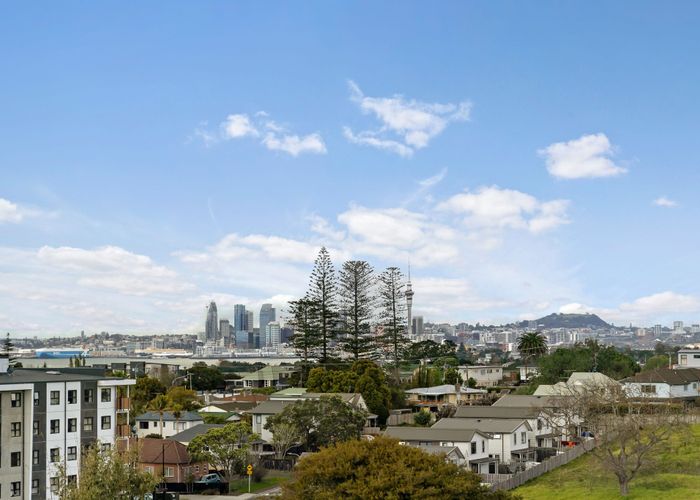  at 1/22 Martin Crescent, Northcote, North Shore City, Auckland