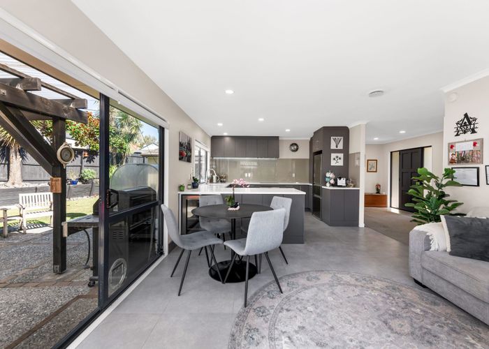  at 43 Newbliss Crescent, Dannemora, Manukau City, Auckland