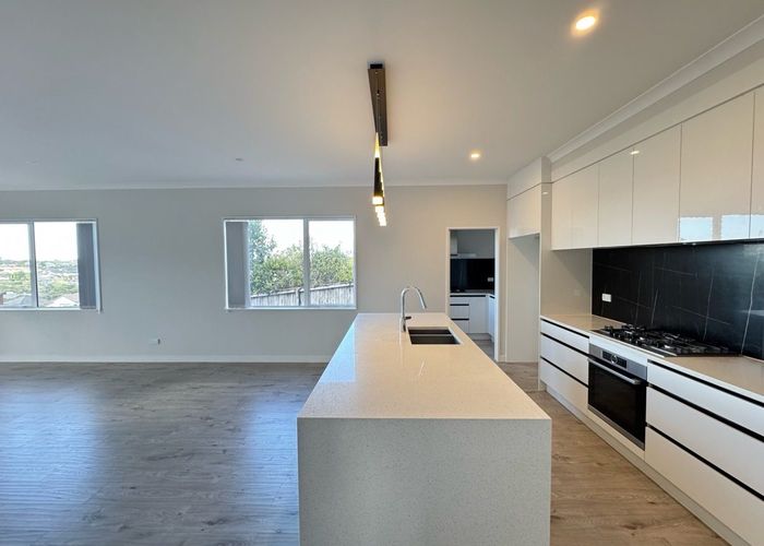  at 18 Taurikura Way, Fairview Heights, North Shore City, Auckland