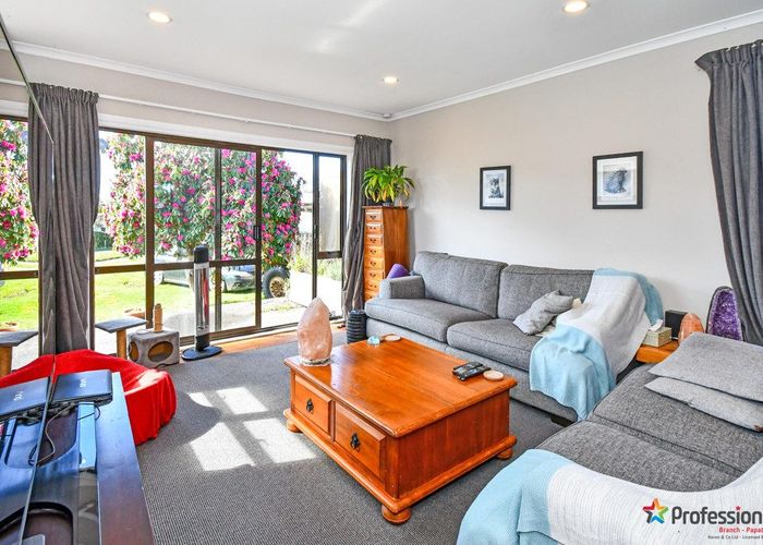  at 39 Eden Street, Mangere East, Auckland