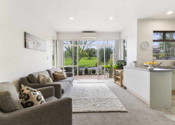  at 8/1 Gleanor Avenue, Oteha, Auckland