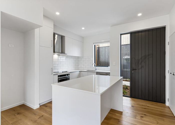 at 10/82 East Coast Road, Milford, Auckland