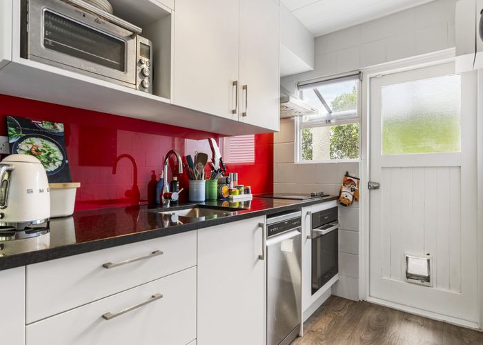  at 7/18 Parr Terrace, Castor Bay, North Shore City, Auckland