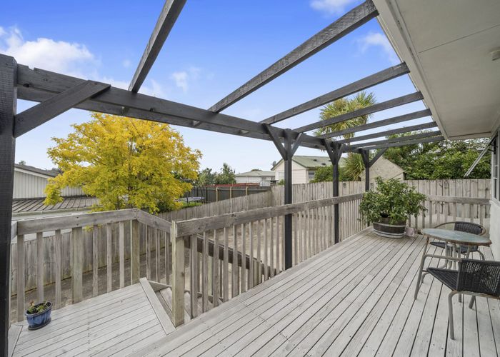  at 2/20 Shalimar Place, Clover Park, Manukau City, Auckland