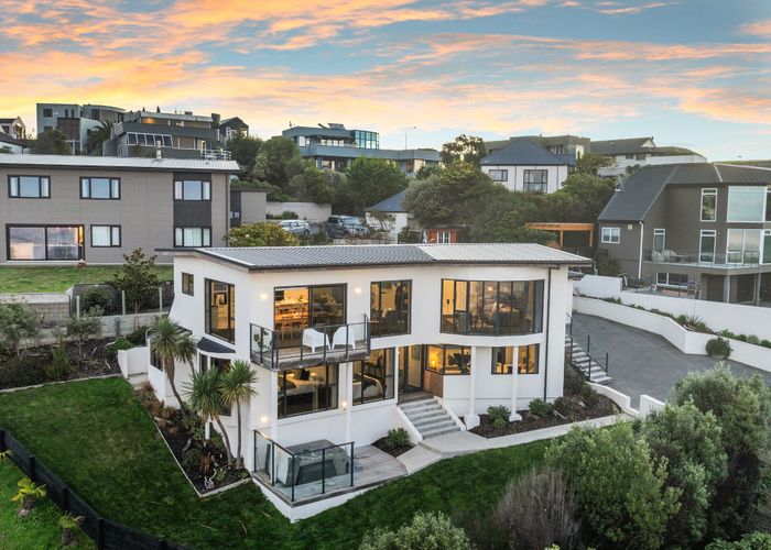  at 10 Glendevere Terrace, Redcliffs, Christchurch City, Canterbury