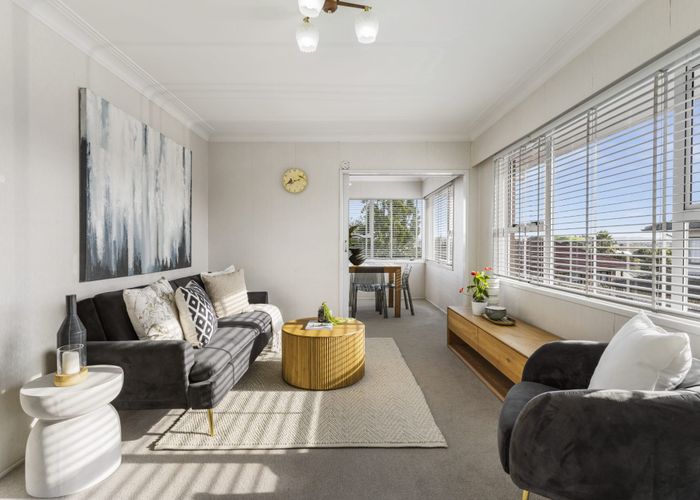  at 4/19 Hayr Road, Three Kings, Auckland