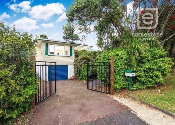  at 12 Stanaway Street, Hillcrest, North Shore City, Auckland