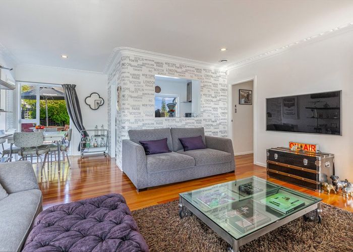  at 2/29 Sunnyfield Crescent, Glenfield, Auckland