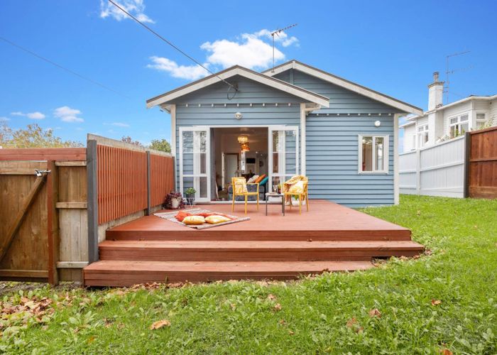  at 4 Seabrook Avenue, New Lynn, Auckland