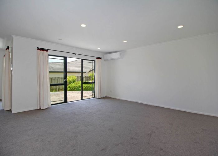  at 4 Lincoln Close, Northcross, North Shore City, Auckland