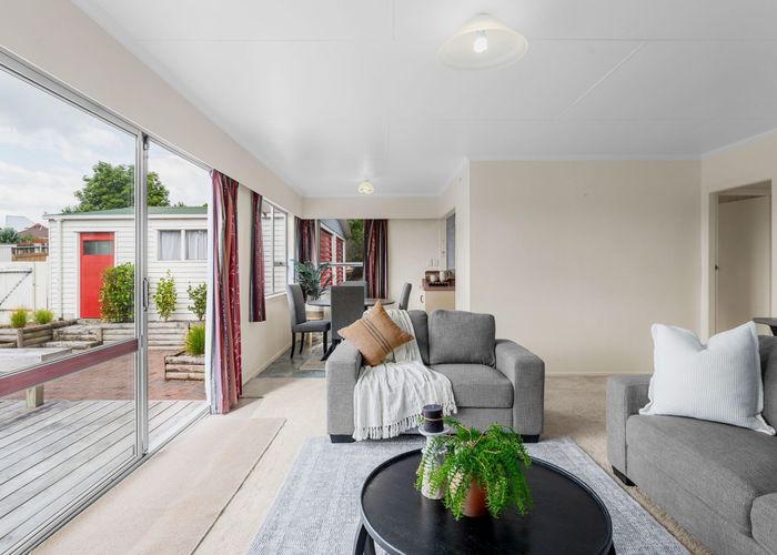  at 74 Amanda Avenue, Dinsdale, Hamilton