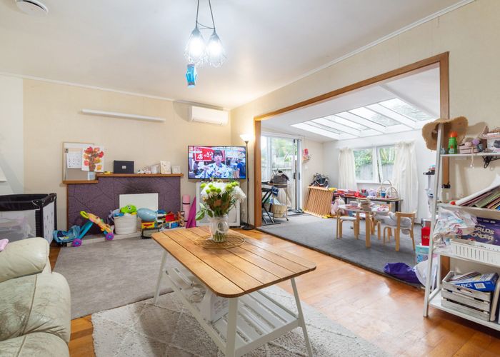  at 522 Beach Road, Murrays Bay, Auckland
