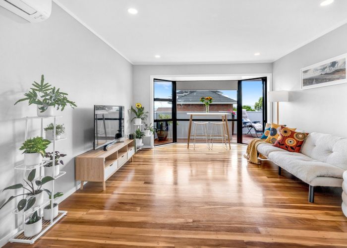  at 1/180 Sandspit Road, Shelly Park, Manukau City, Auckland