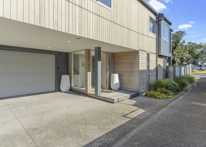  at 2/43 Princes Street, Northcote Point, North Shore City, Auckland
