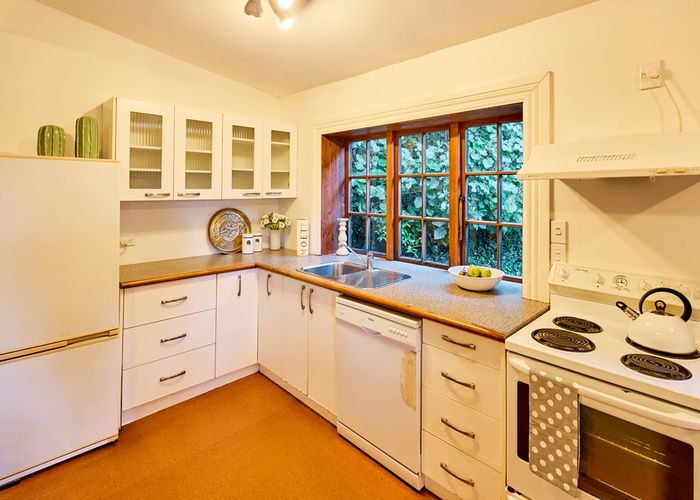  at 2 Military Road, Northland, Wellington