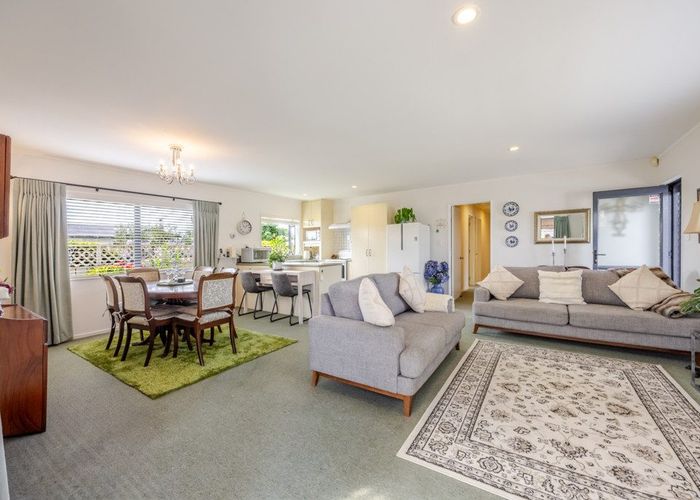  at 1/305 Park Road South, Akina, Hastings, Hawke's Bay