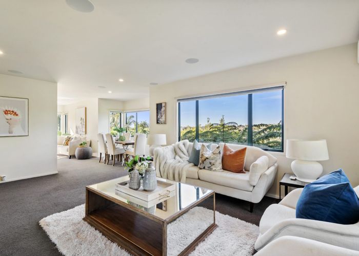  at 2/60 Arran Road, Browns Bay, Auckland