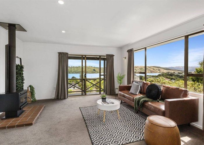  at 4 Kinloch Place, Papakowhai, Porirua, Wellington