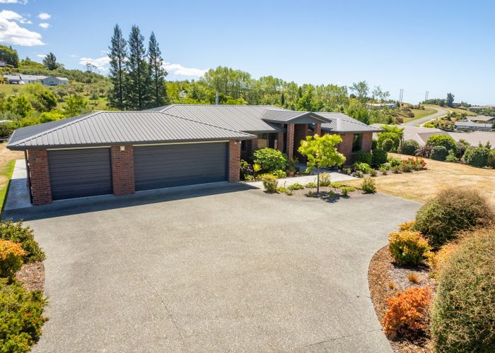  at 10 Kapuka Lane, Redwood Valley