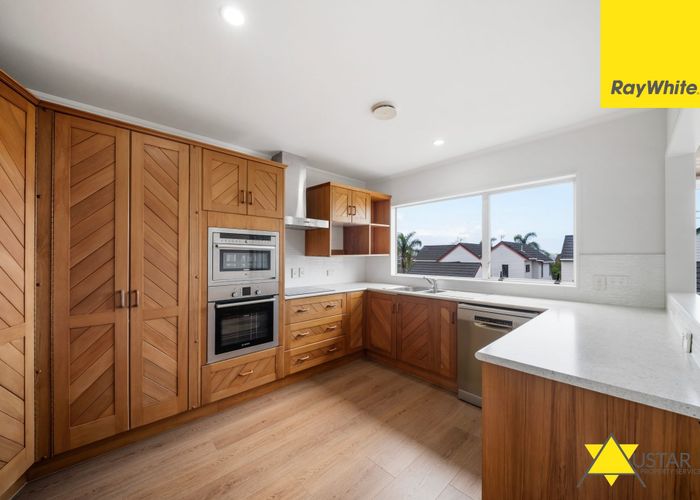  at 2/24 Cherub Place, West Harbour, Waitakere City, Auckland