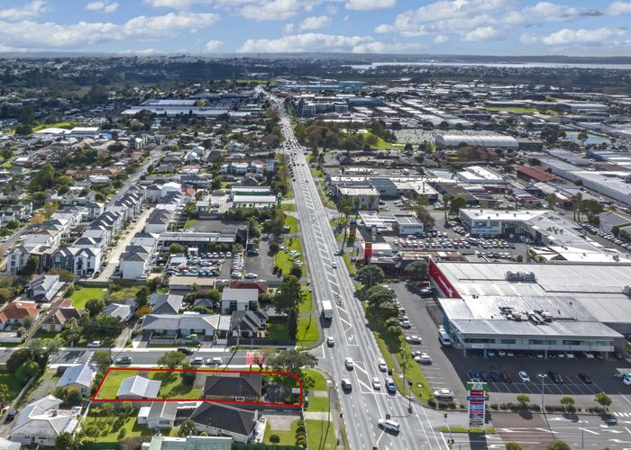  at 2 Fairdene Avenue, Henderson, Waitakere City, Auckland