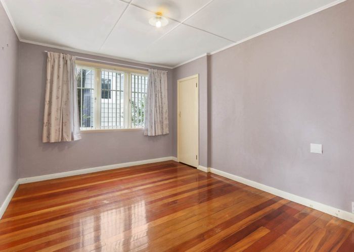  at 33 Captain Scott Road, Glen Eden, Waitakere City, Auckland