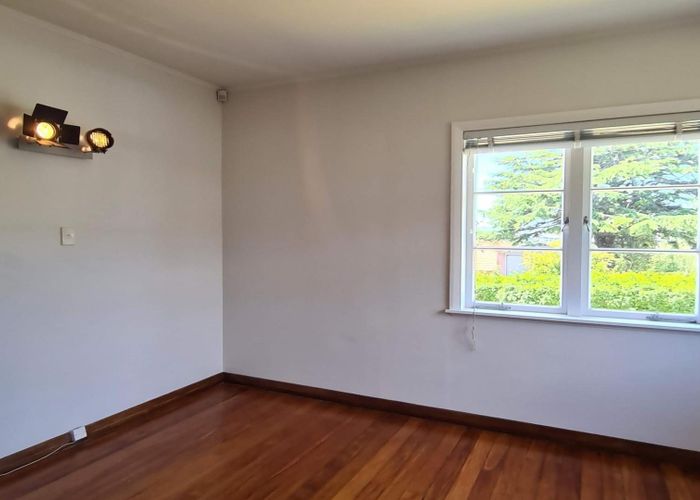 at 92 Te Kawa Road, Greenlane, Auckland City, Auckland