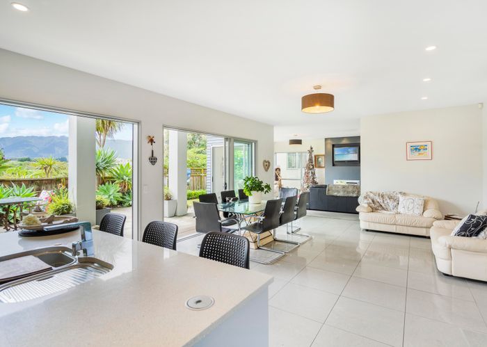  at 18 Olliver Grove, Waikanae Beach, Waikanae