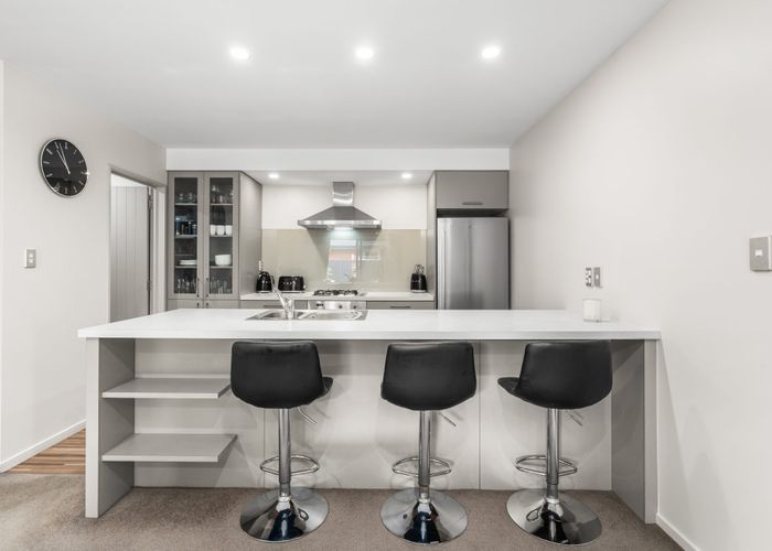  at 11 The Tors, Heathcote, Christchurch City, Canterbury