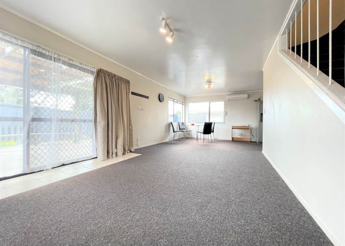  at 1/83 Panorama Road, Mount Wellington, Auckland
