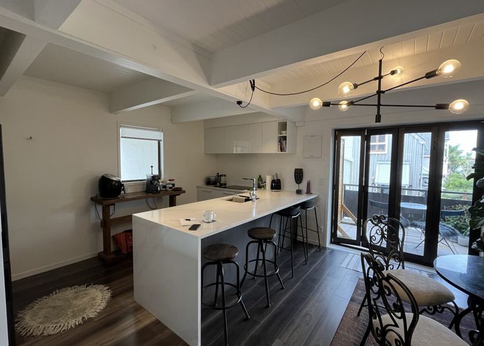  at 2/40 Kitchener Road, Milford, North Shore City, Auckland