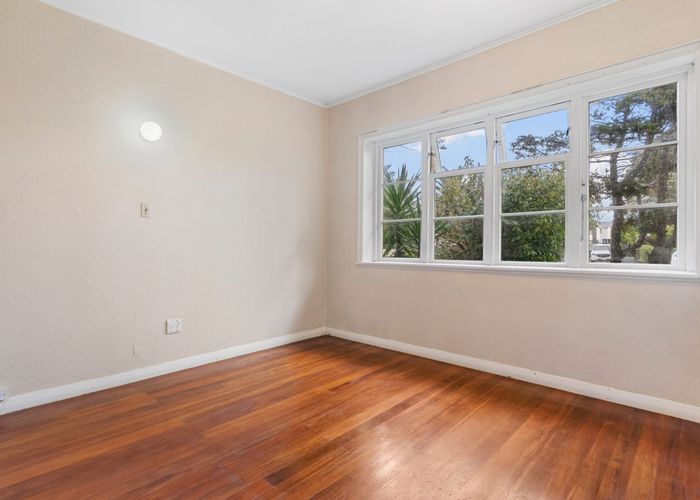  at 16 De Luen Street, Point Chevalier, Auckland City, Auckland